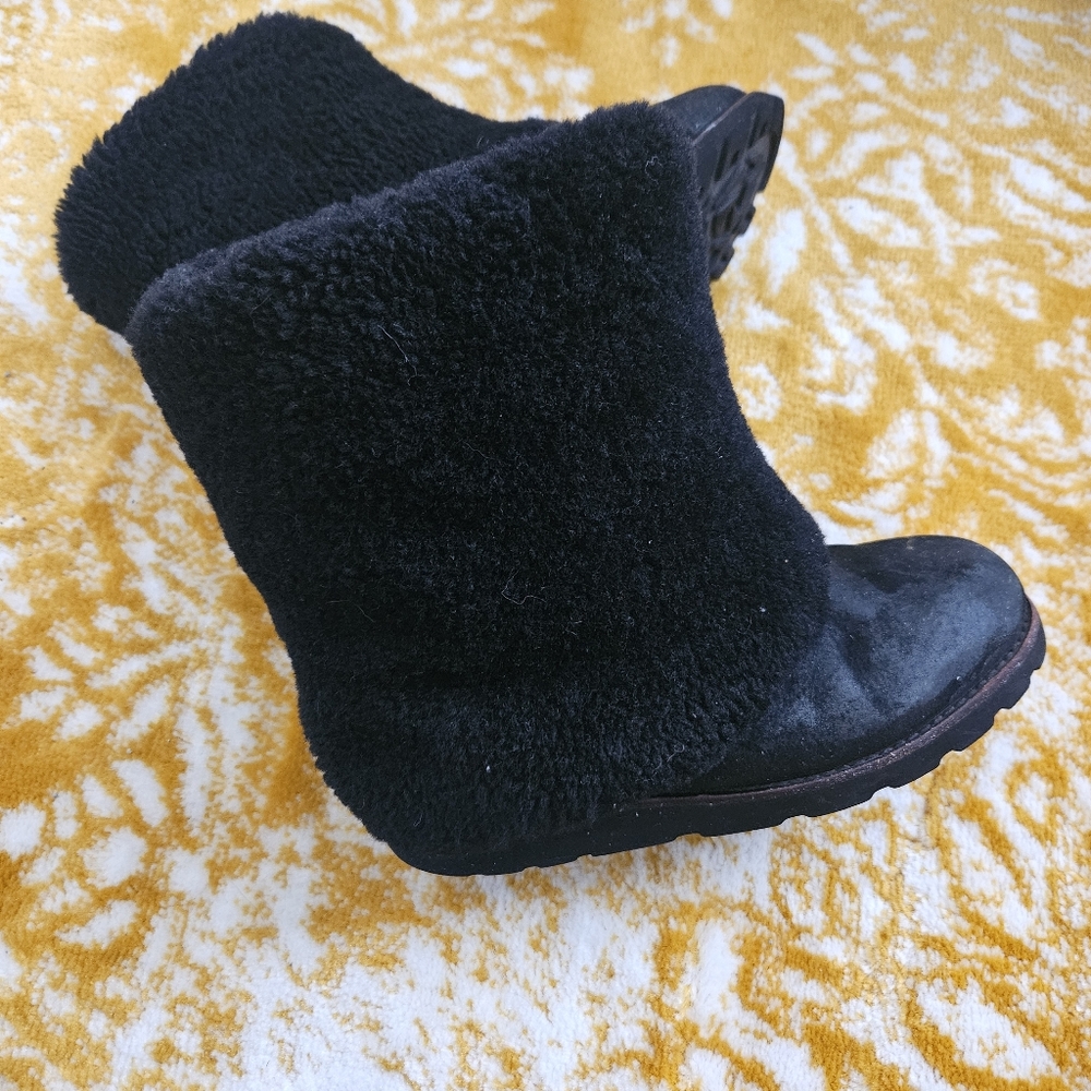 UGG Pouf Boots - Picture 6 of 8
